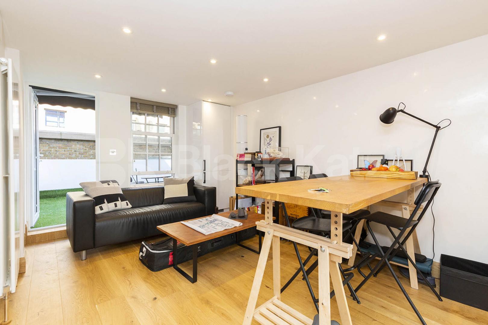 Newly refurbished 1 bedroom with large terrace located in Zone 1 Angel Chapel Market, Angel